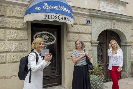 Kamniško mestno središče z novim utripom – sprehod z županom po pop-up izložbah in obisk novih podjetnikov  (28)